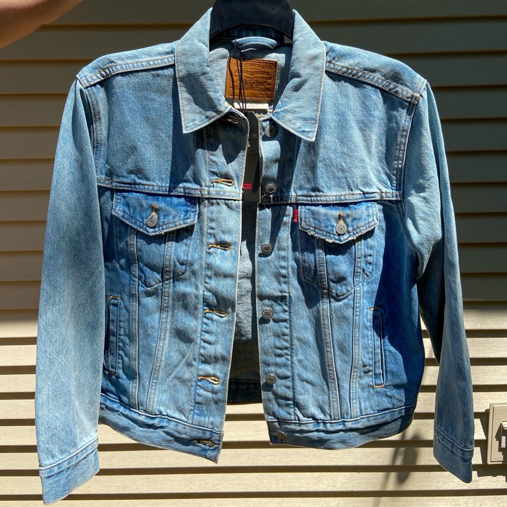 SOLD❗️LEVI'S PREMIUM EX- BOYFRIEND TRUCKER JACKET